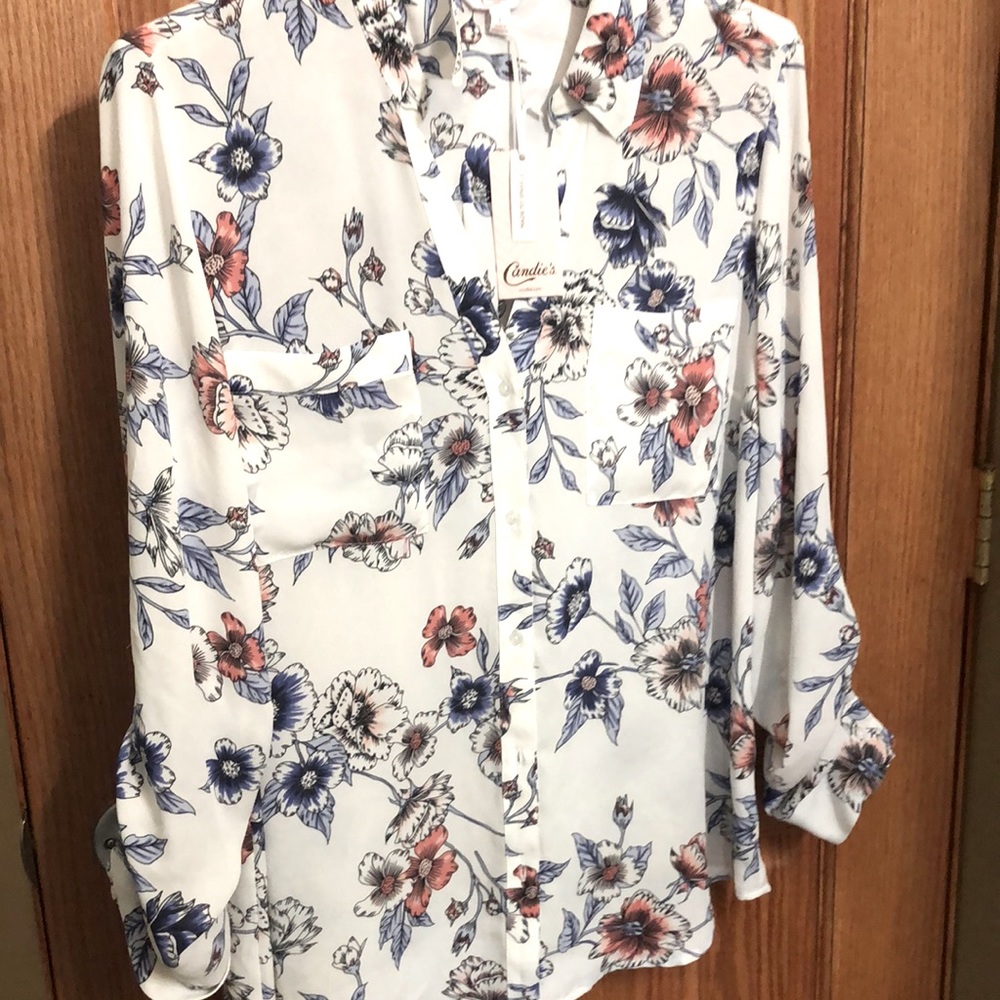Candies NWT Floral roll-tab blouse